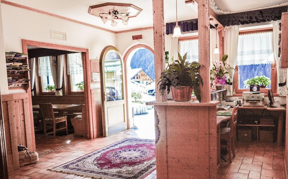 Hotel Garni Sant'Antonio Con Spa 마돈나 디 캄필리오 외부 사진