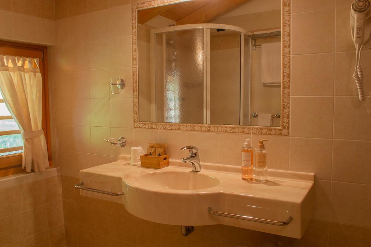 Hotel Garni Sant'Antonio Con Spa 마돈나 디 캄필리오 외부 사진