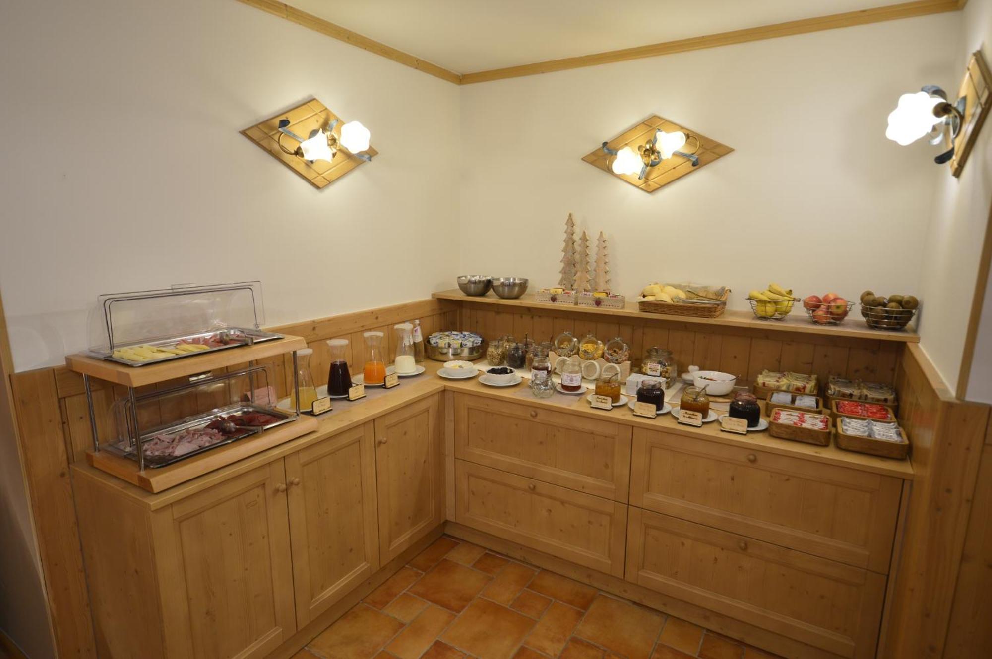 Hotel Garni Sant'Antonio Con Spa 마돈나 디 캄필리오 외부 사진