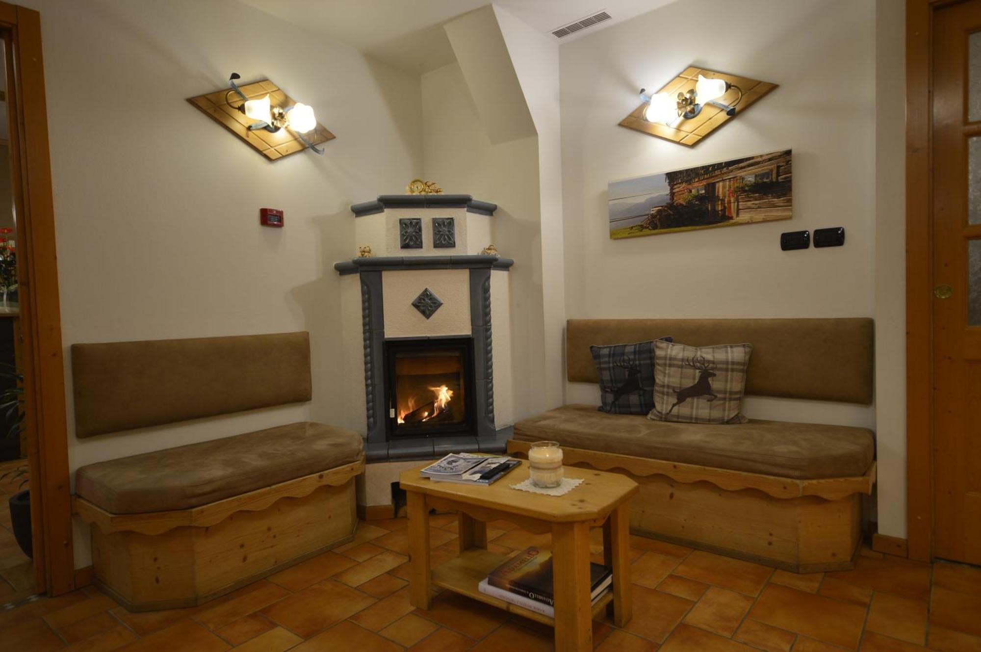 Hotel Garni Sant'Antonio Con Spa 마돈나 디 캄필리오 외부 사진