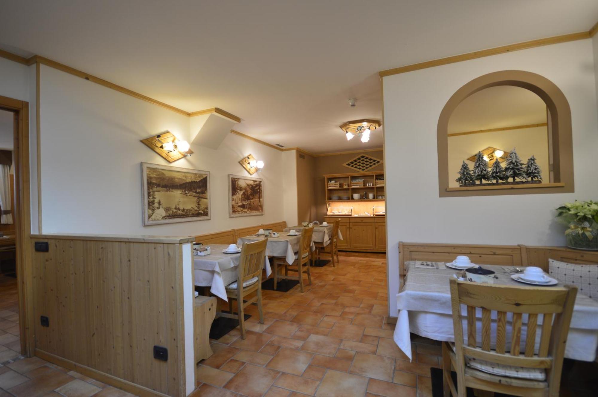 Hotel Garni Sant'Antonio Con Spa 마돈나 디 캄필리오 외부 사진
