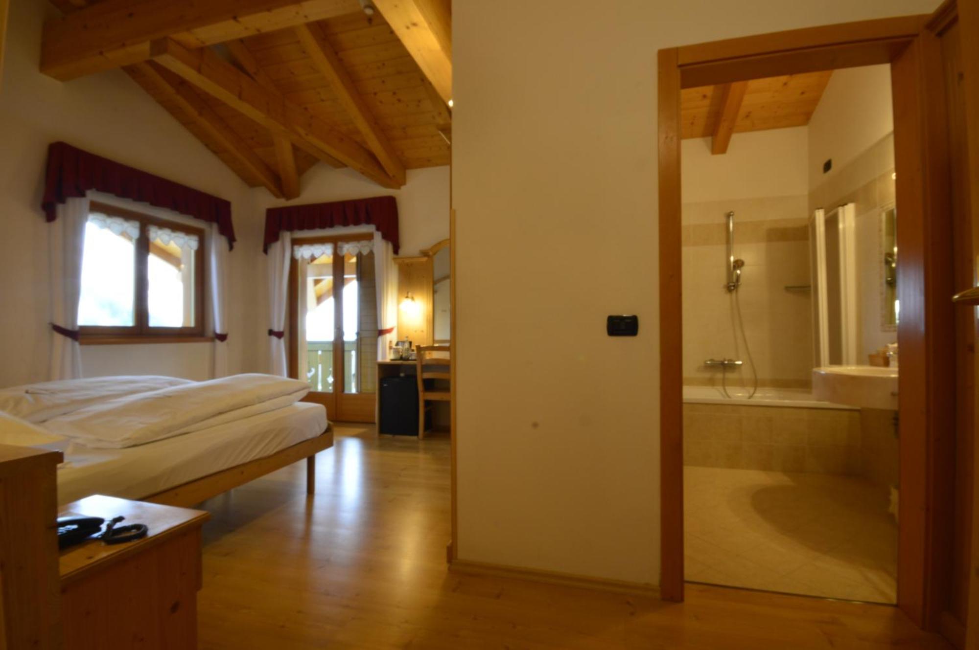 Hotel Garni Sant'Antonio Con Spa 마돈나 디 캄필리오 외부 사진