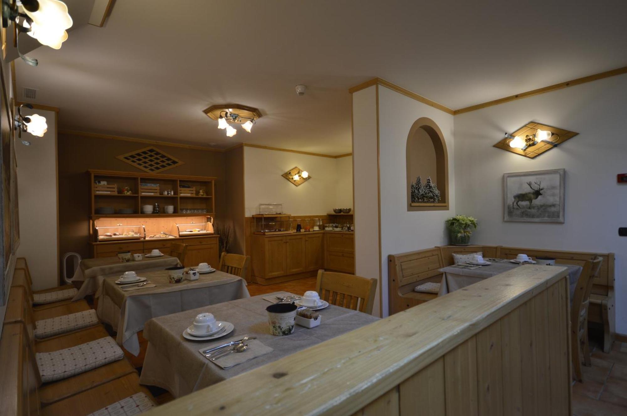 Hotel Garni Sant'Antonio Con Spa 마돈나 디 캄필리오 외부 사진