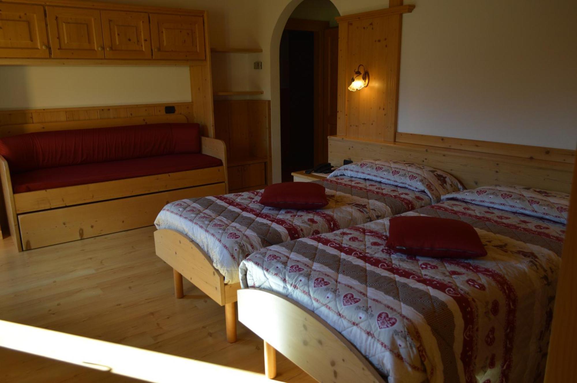 Hotel Garni Sant'Antonio Con Spa 마돈나 디 캄필리오 외부 사진