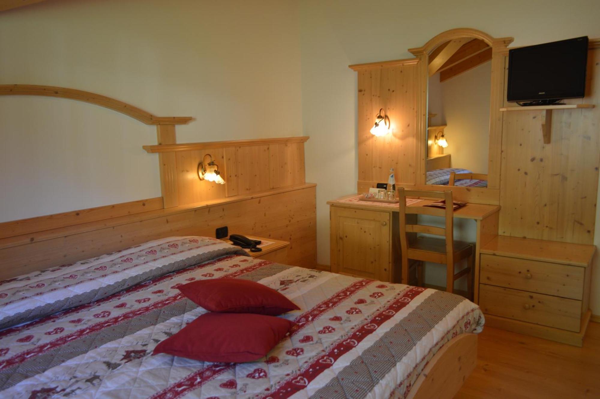 Hotel Garni Sant'Antonio Con Spa 마돈나 디 캄필리오 외부 사진