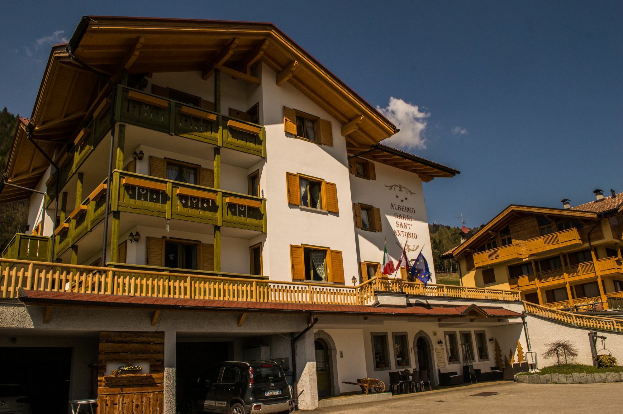 Hotel Garni Sant'Antonio Con Spa 마돈나 디 캄필리오 외부 사진