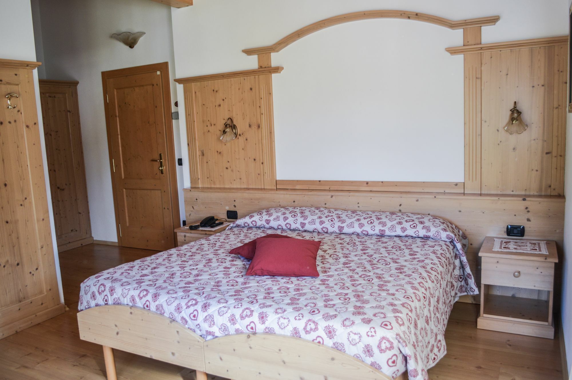 Hotel Garni Sant'Antonio Con Spa 마돈나 디 캄필리오 외부 사진