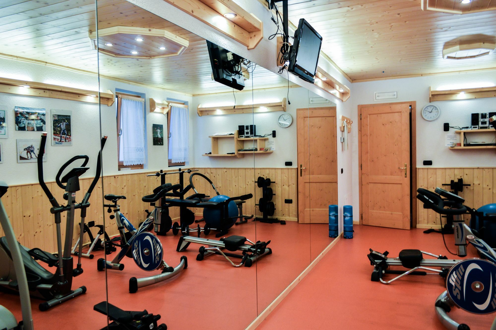 Hotel Garni Sant'Antonio Con Spa 마돈나 디 캄필리오 외부 사진